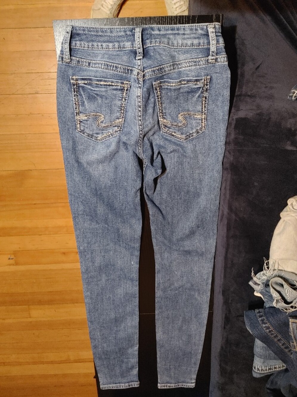Silver Jeans Light Blue Women's Bootcut Jeans with Contrast Pocket Stitching